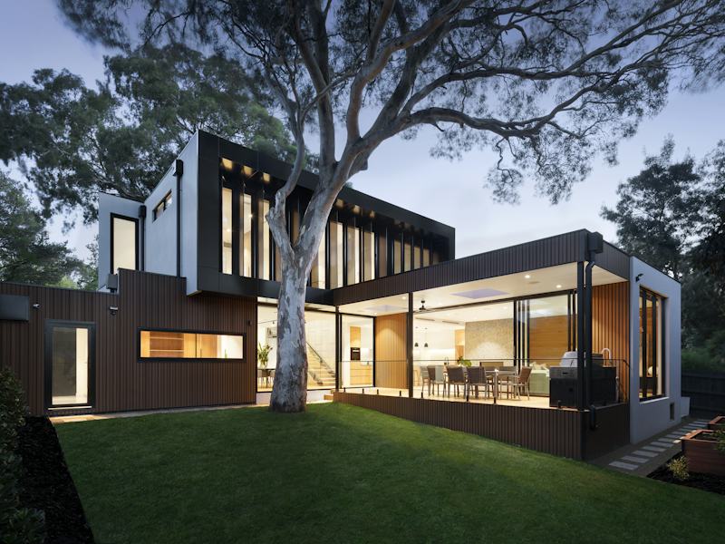 Maison contemporaine avec grandes baies vitrées